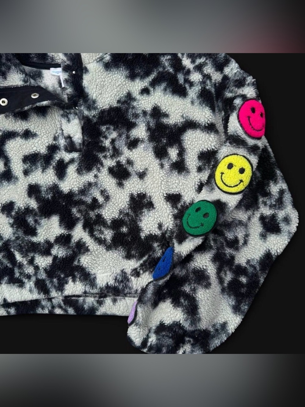 Girls cropped, quarter-snap fleece pullover from the brand Sugar & Jade. - Picture 7 of 7